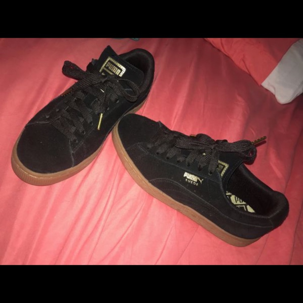 PUMAS BLACK SUEDE SHOES